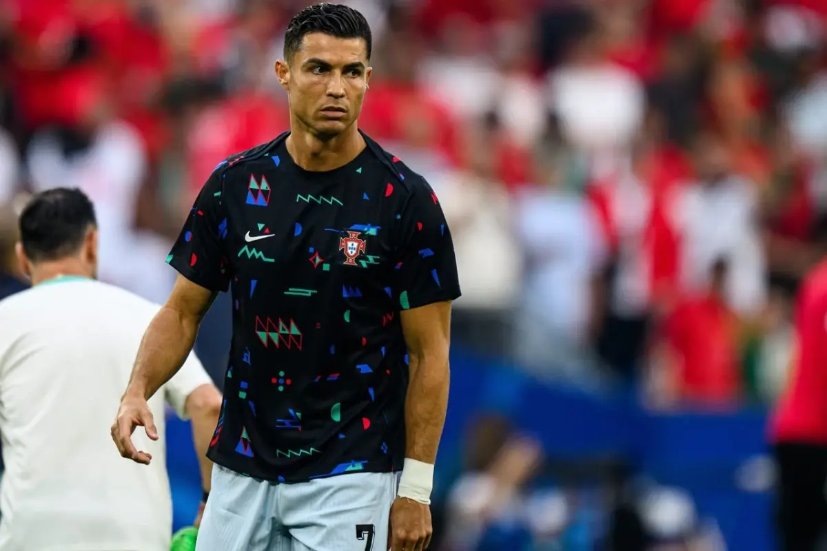 cristiano-ronaldo-pode-ser-suspenso-trs-jogos-apos-expulso-em-dublin-e-falhar-inicio-do-mundial