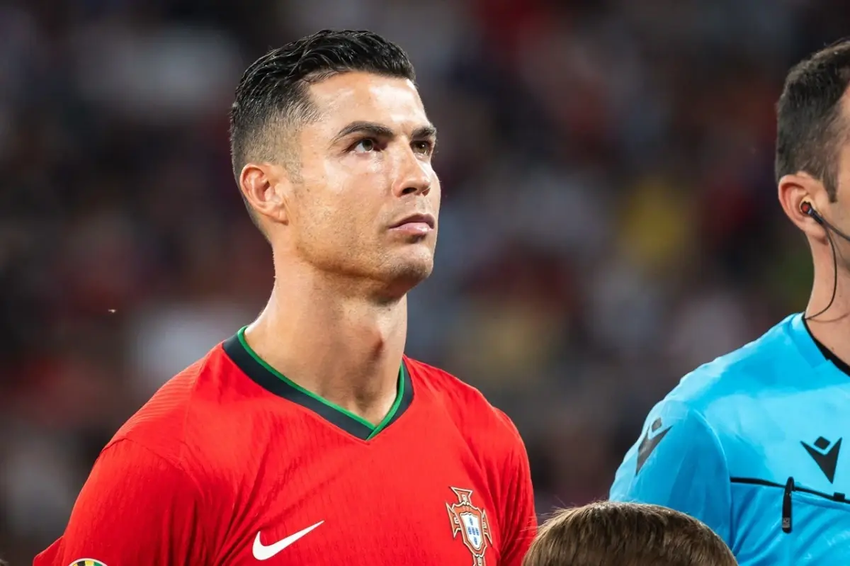 cristiano-ronaldo-expulso-selecionador-da-irlanda-revela-o-que-lhe-disse-ao-sair-do-campo